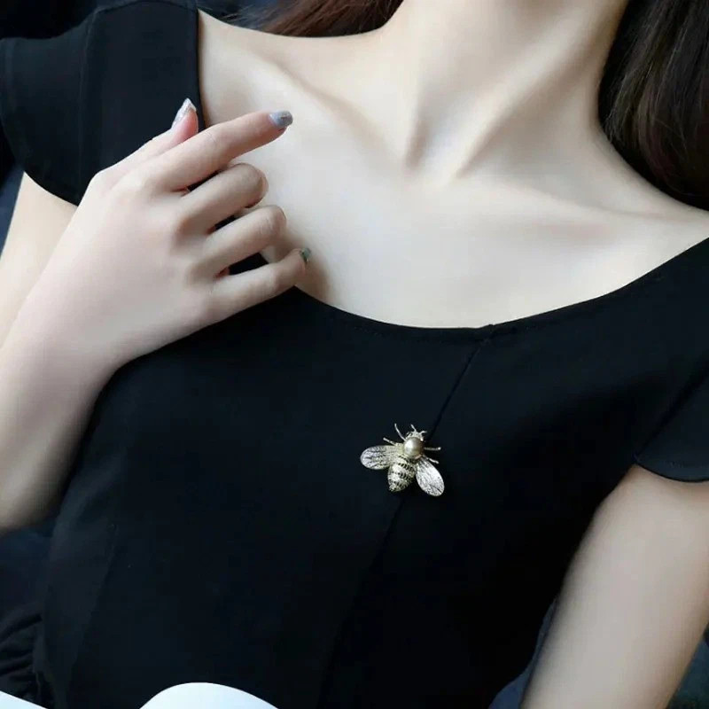 Design Insect Bee Brooch – Women’s Delicate Crystal Rhinestone Pin Jewelry Gift