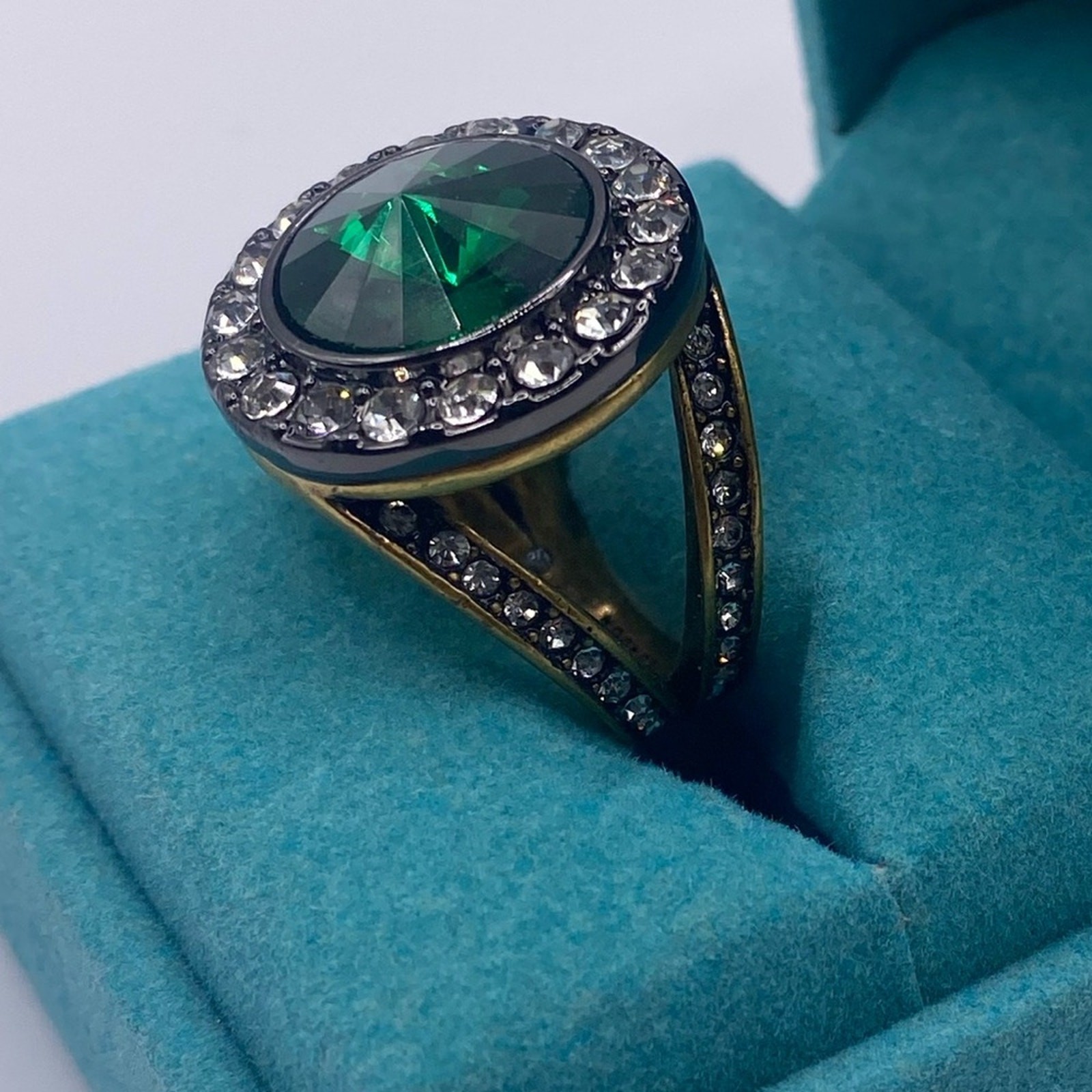 Kurt Geiger SMALL OCTAVIA RING Green & Clear Crystals Size 7 NWOT