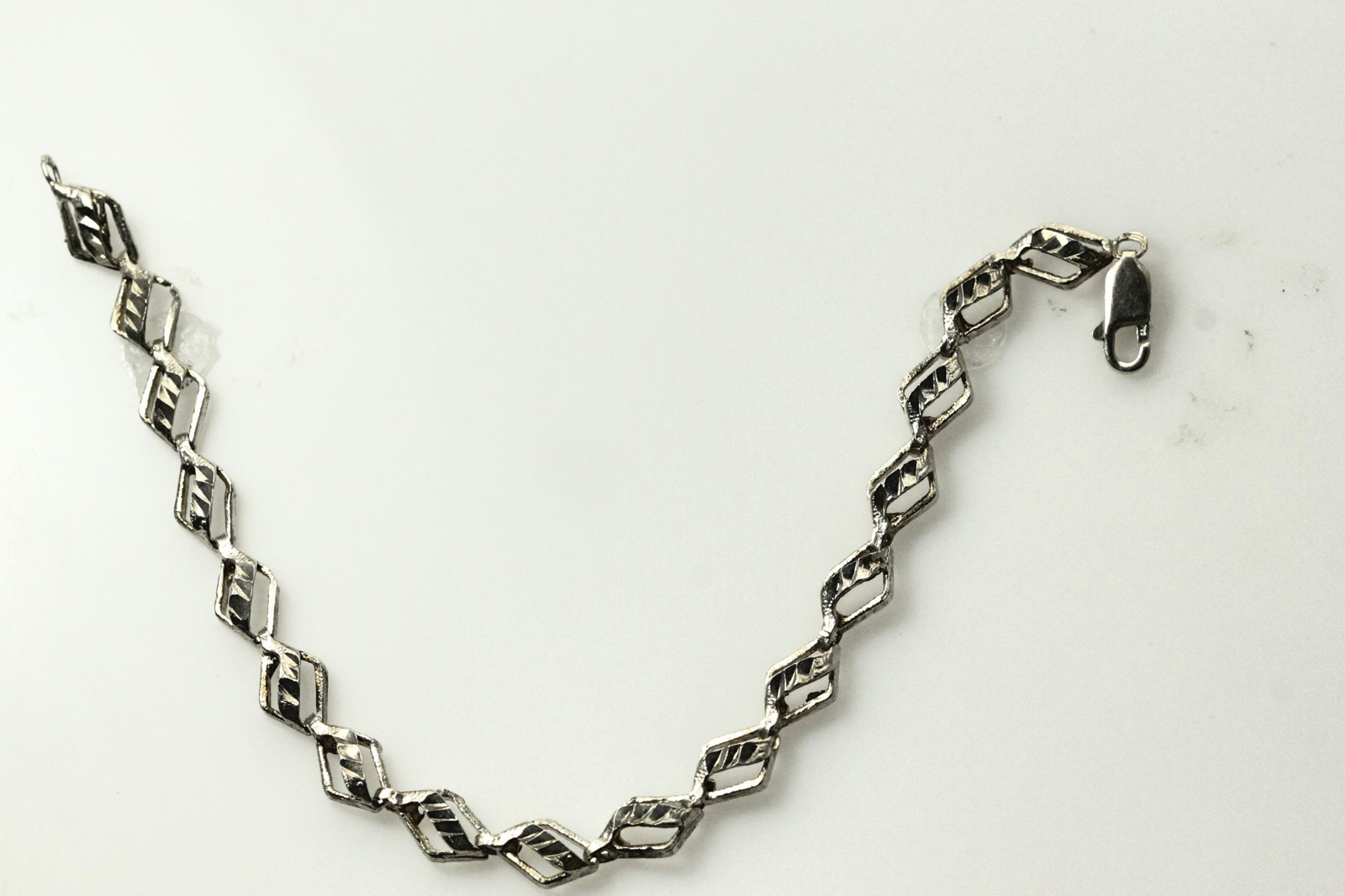 925 Sterling Silver 7.5″ Diamond Cut Kite Shaped Link Bracelet (BR3796)