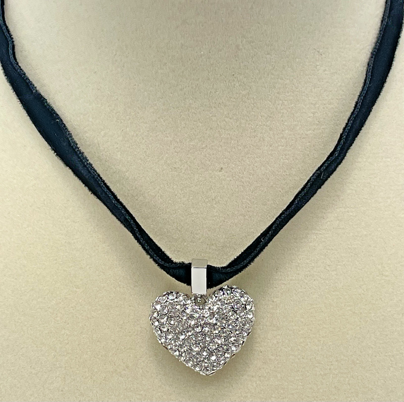 Lele Sadoughi x Marilyn Monroe Choker Reproduction Jet Velvet Pave Heart NWT