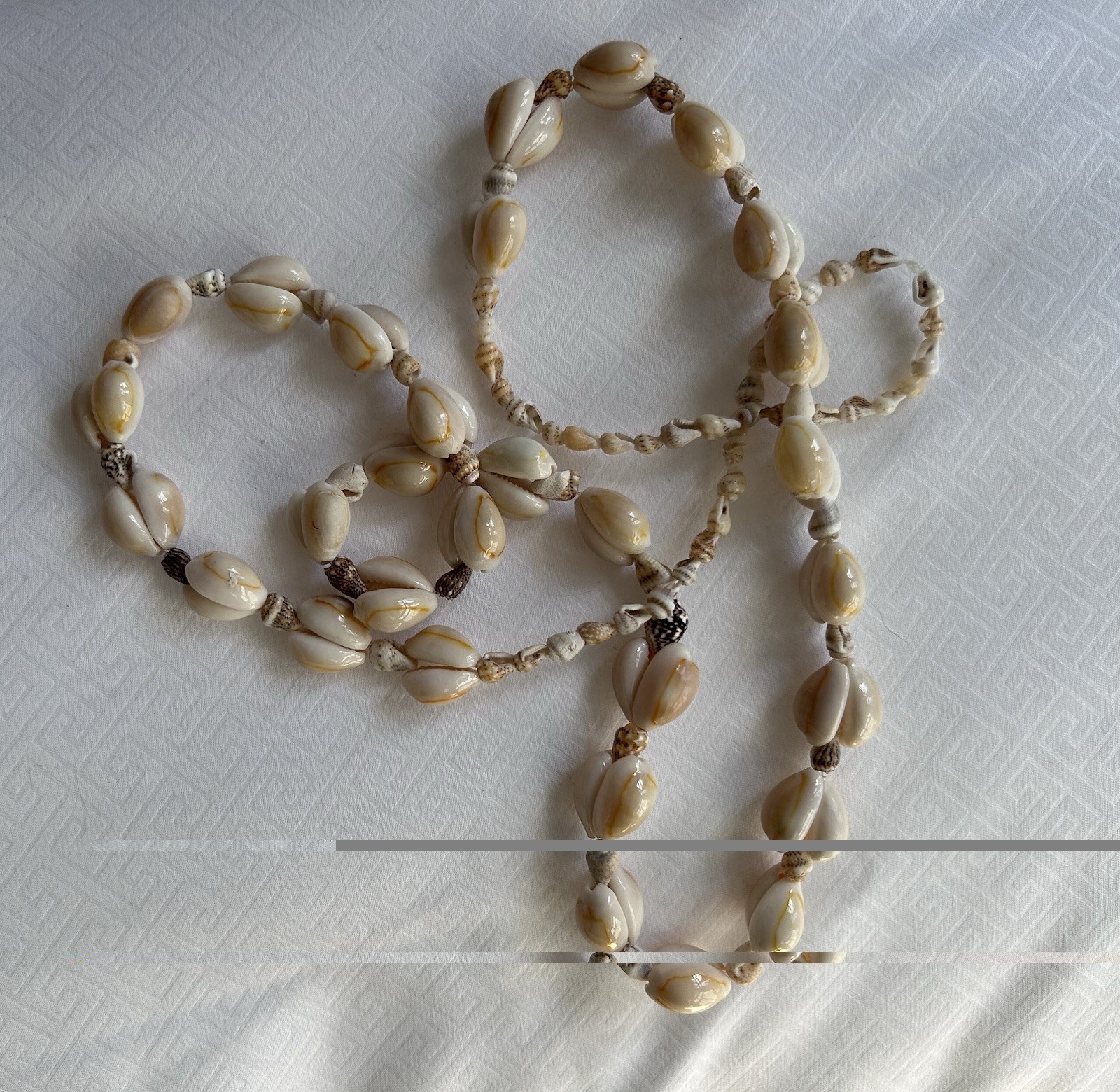 Beautiful Cowrie Shell Necklace Seashell Lei White Cream Boho Long~ 18” Drop