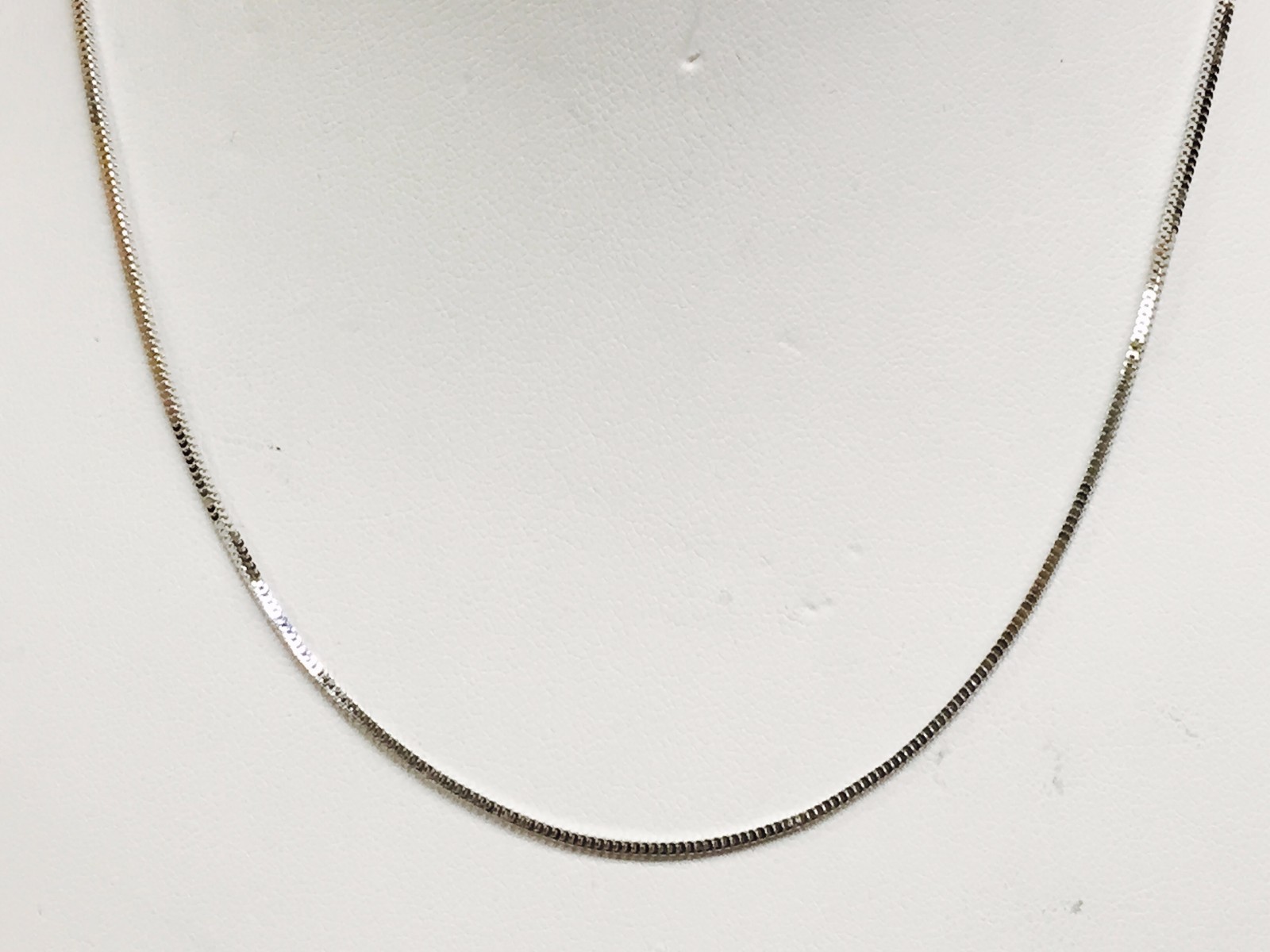14k White Gold 18″ MILANO Snake Pendant Chain Necklace 2 gram 1.1 MM