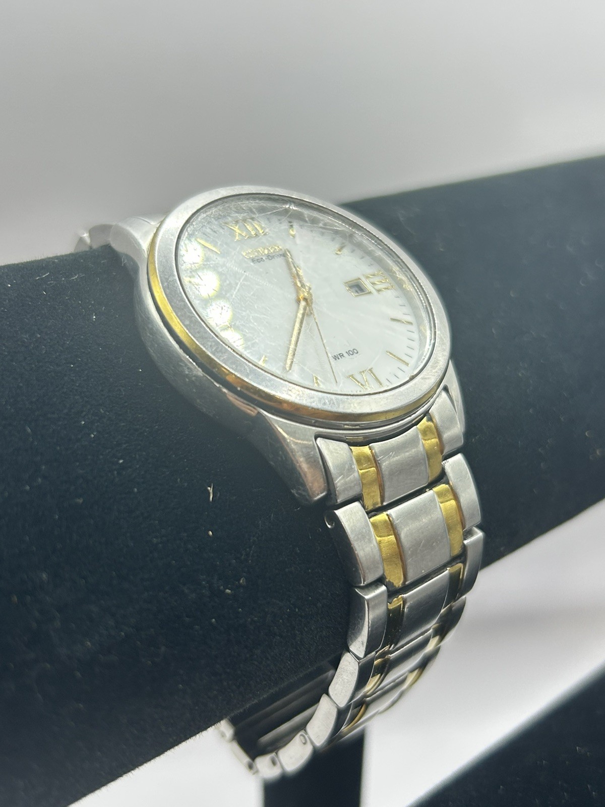 Citizen Eco-Drive Mens Stainless Steel 2-Tone Watch E111-S084211- Nice Working