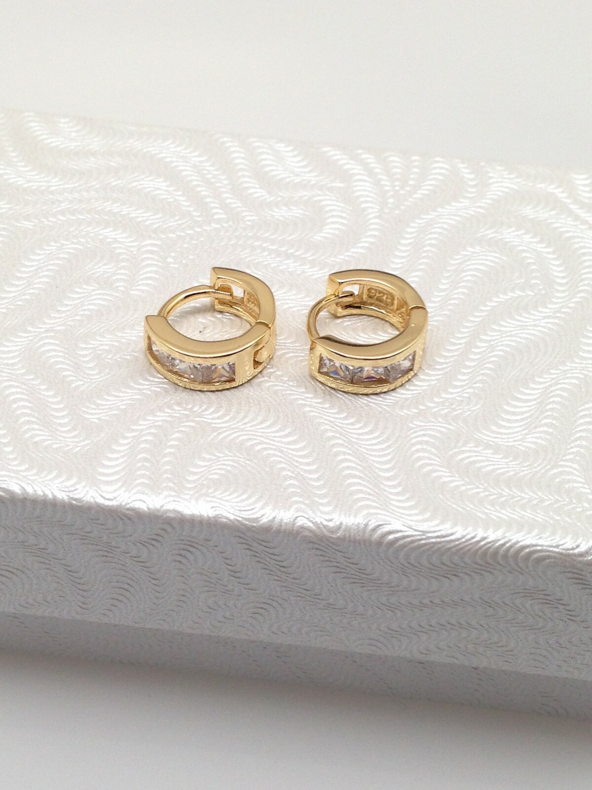925 Sterling Silver Small Cz Huggie Hoop Earrings Princess Womens Mens 9.5×3.5mm