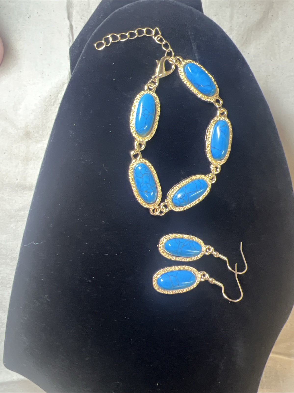 Blue Howlite Set of Bracelot (6.5-8.5ln) and Earrings in Rosetone 100.00 ctw #47