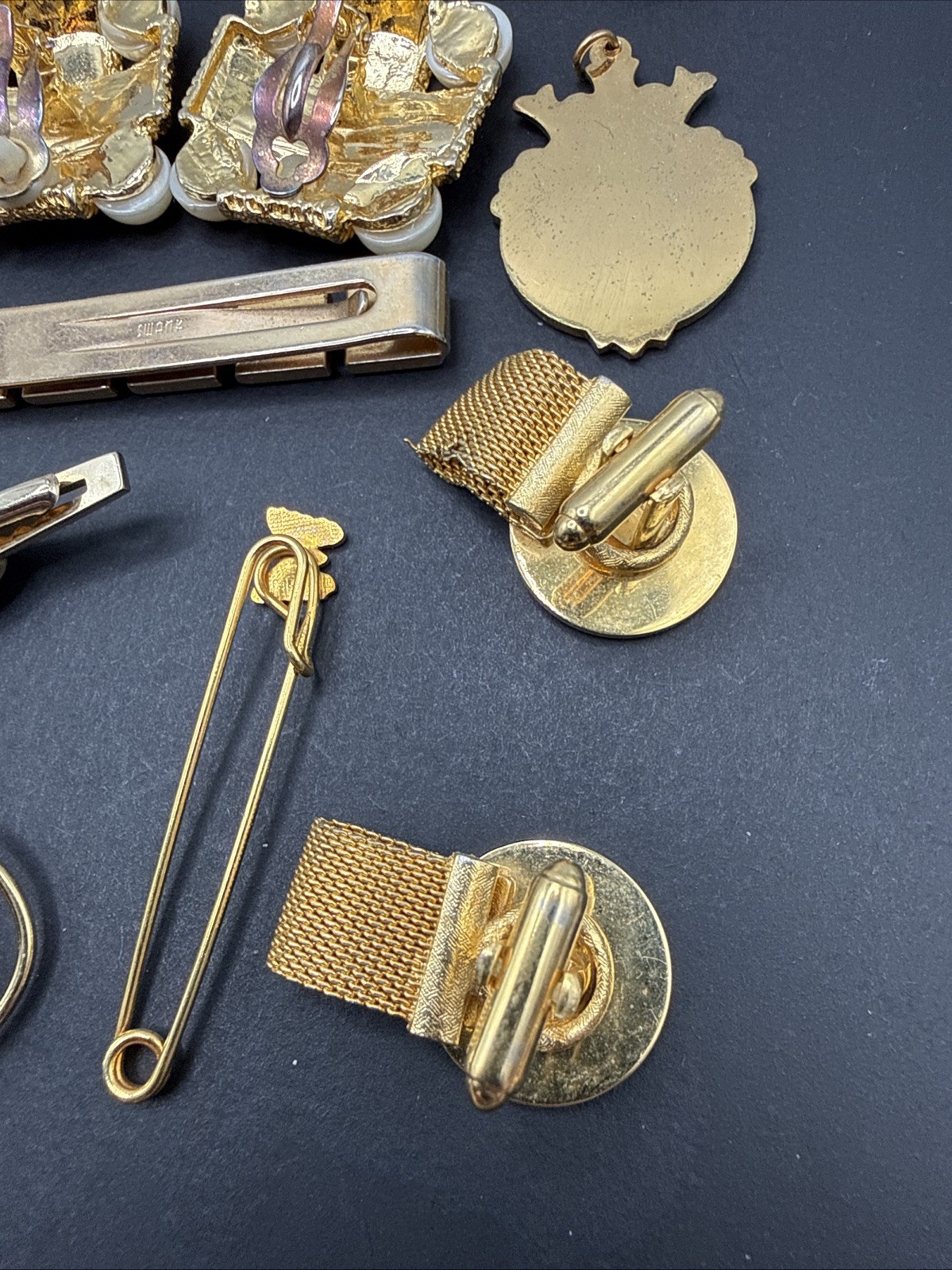 Lot Of Vintage Jewelry Accessories And Other Fun Things Mostly Gold Tone J4
