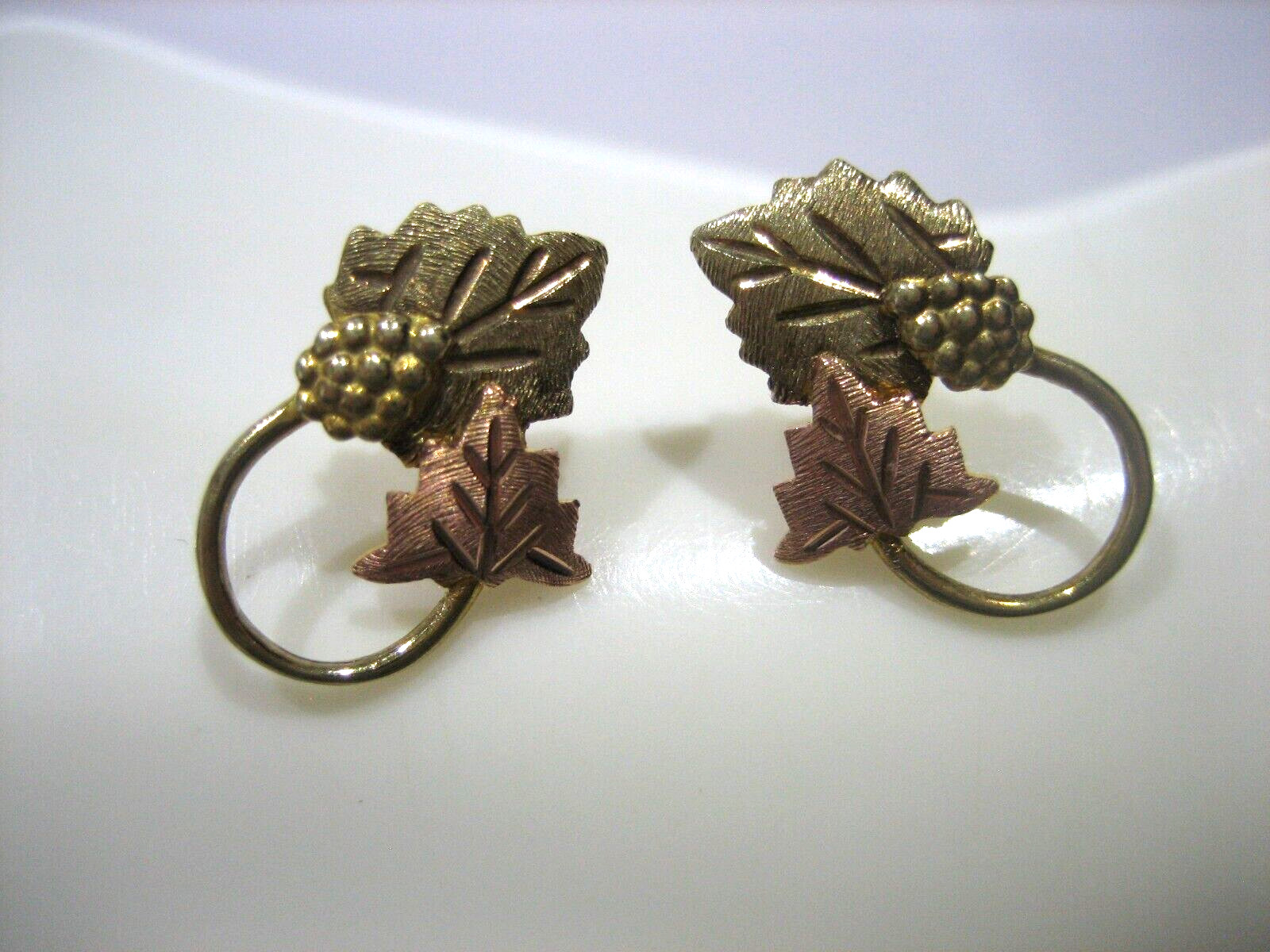 VINTAGE 10K Multi-Tone Gold Black Hills Leaves & Grapes Stud Earrings 2.4 GRAMS