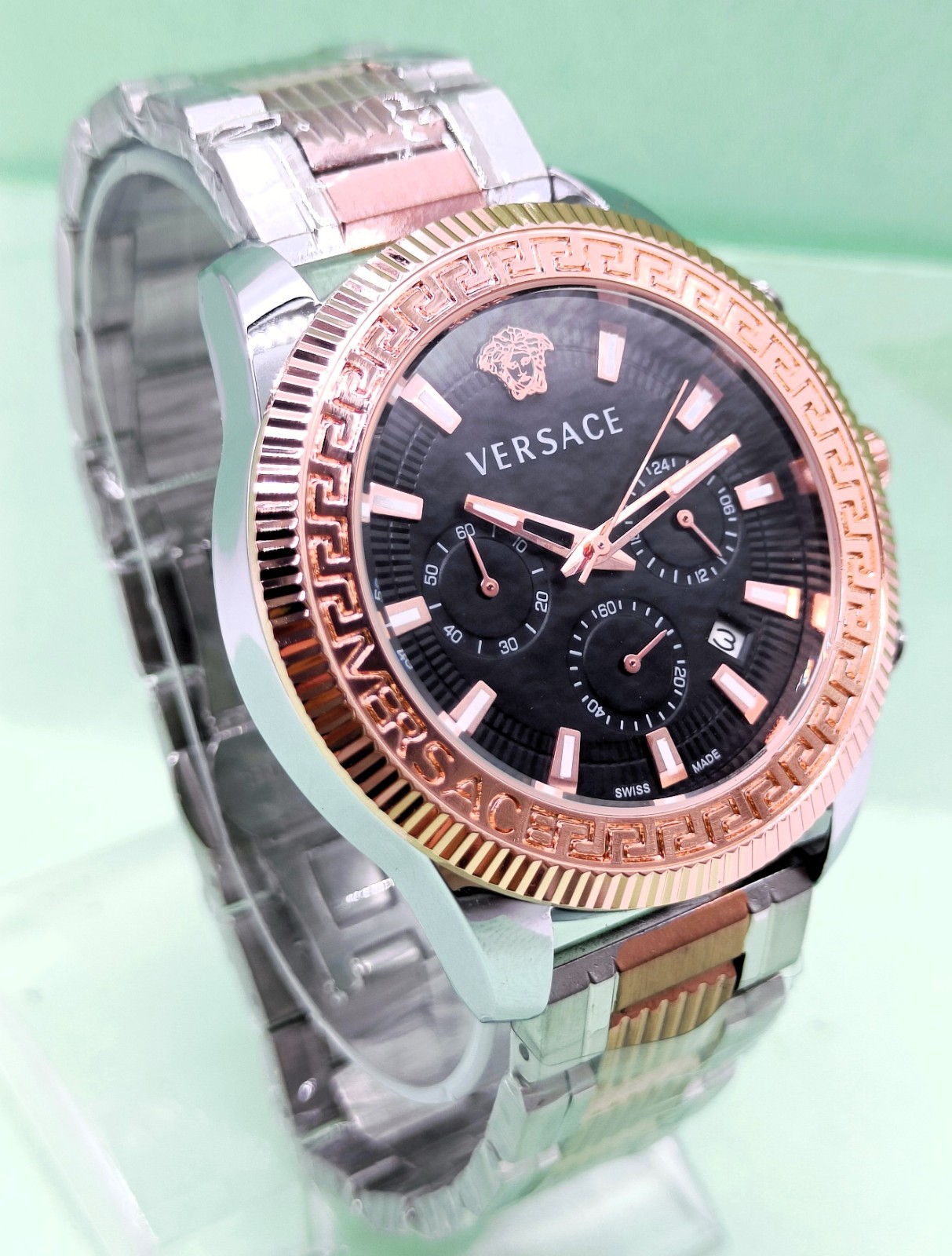 Amazing Versace Chronograph Date Indicator Quartz Analog Men’s Wrist Watch