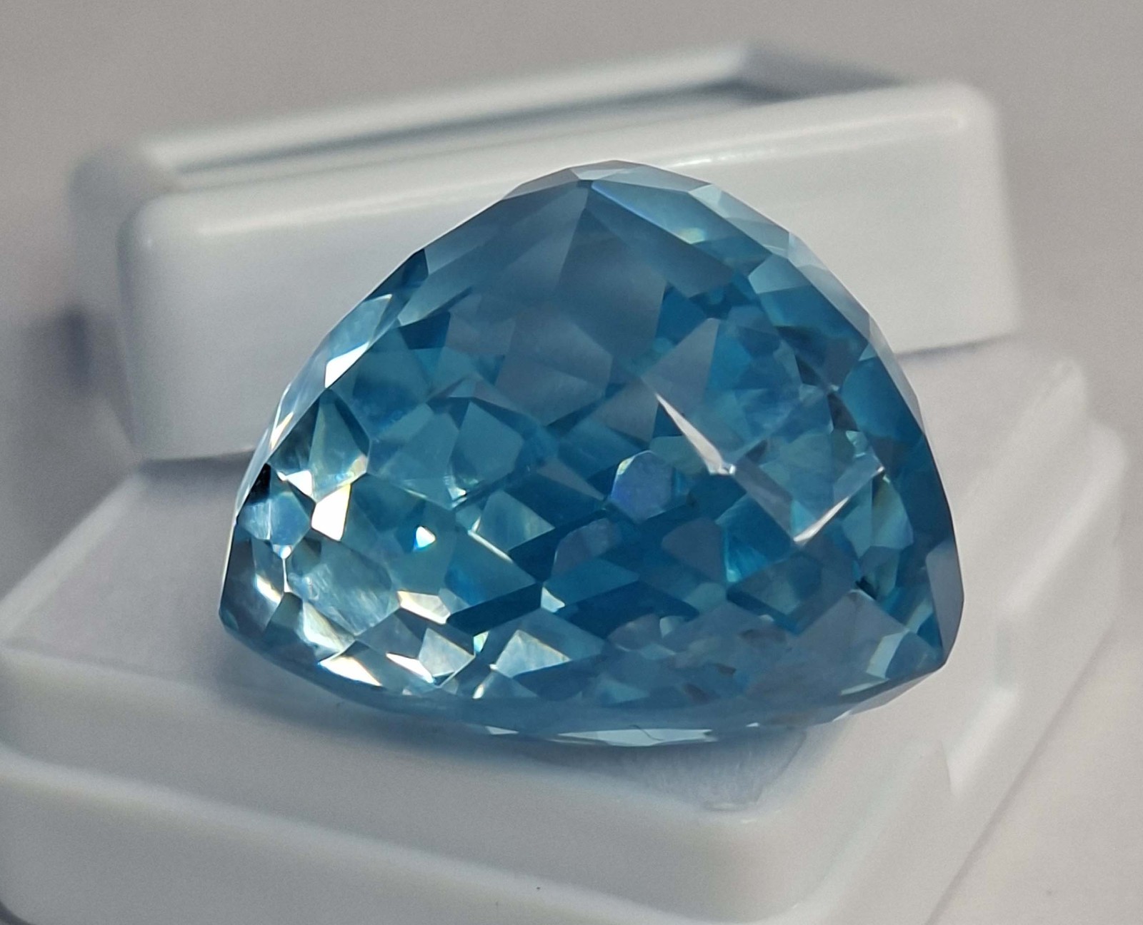 Blue Zircon Cambodia Trillion Cut 95-97Ct Natural Certified Loose Gemstone RK876