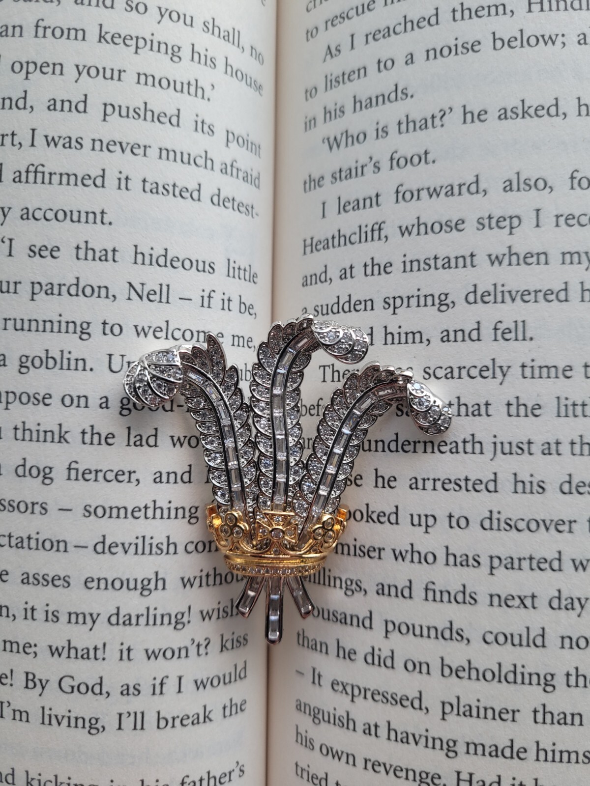 Duchess of Windsors Prince of Wales brooch, Elizabeth Taylor,royal, Gift