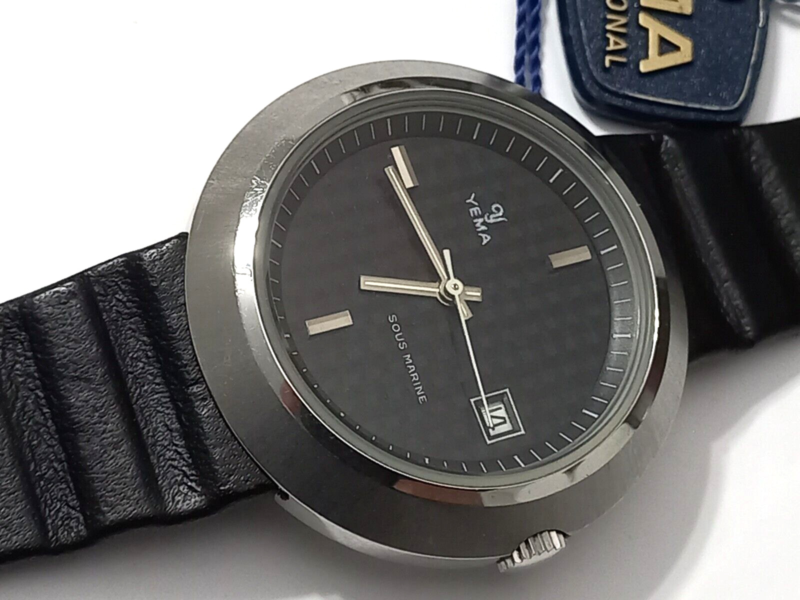NOS 40MM 1970’S STEEL YEMA SOUS MARINE ” UFO ” AUTOMATIC DATE -RARE BLACK DIAL