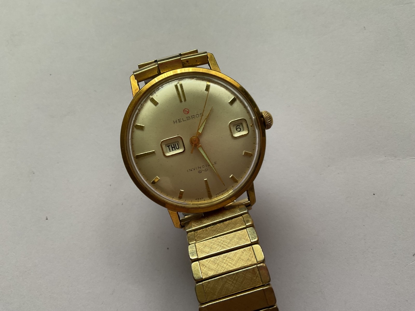 Vintage HELBROS Invincible Day Date Mechanical Mens Wristwatch
