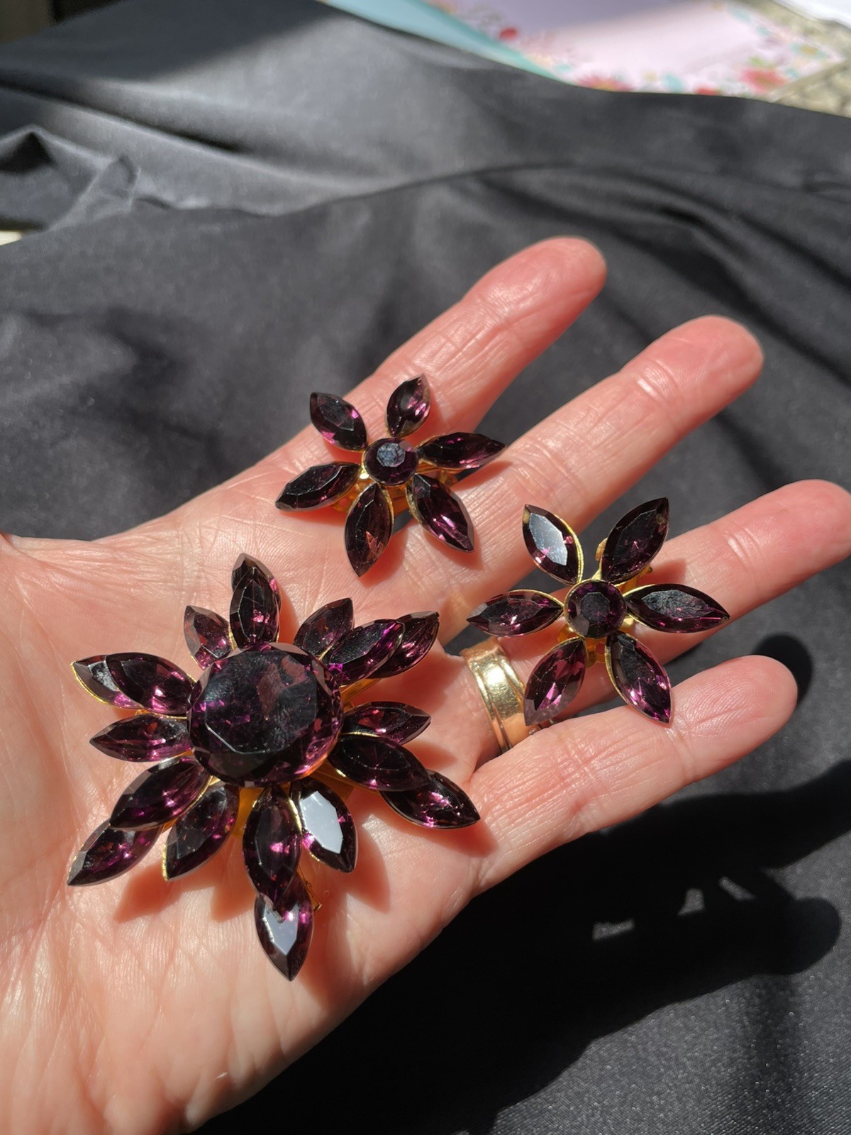 VTG Purple Ruby Red Rhinestone Brooch & Clip-On Earrings Set Mid Century Glam
